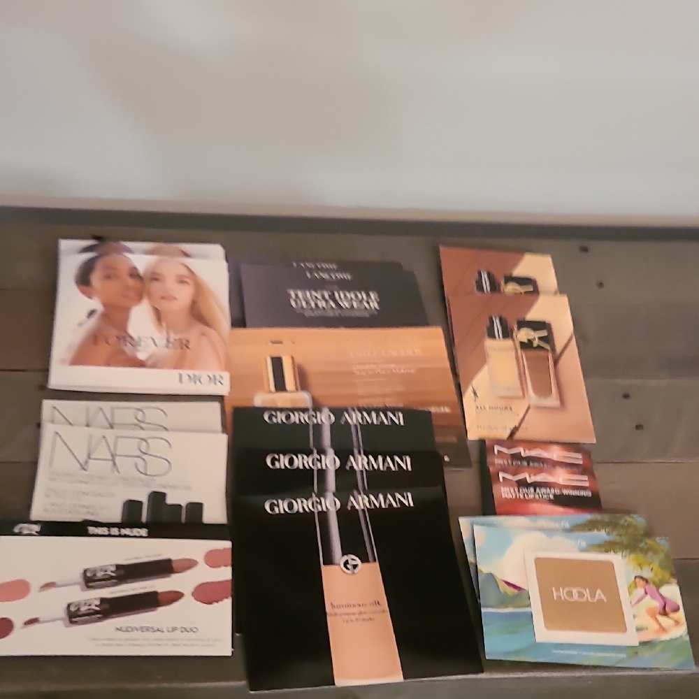 Foundation‎ And Lip Sample Bundle